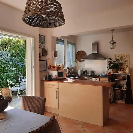 Maison Centre Jardin Et Proche Feriehus